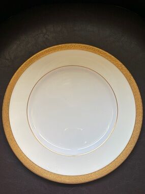 Buckingham K-159 by Minton White Dinner Plate with Decorative Gold Rim